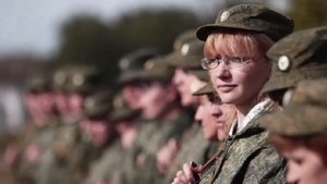 В РФ хотят призывать женщин и увеличить срок службы