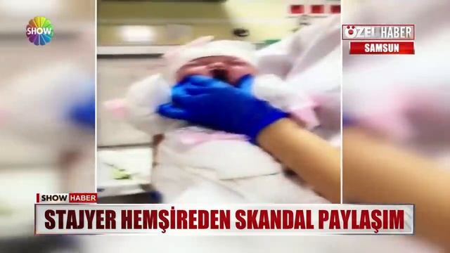 Yeni doğan bebeğin yüzünü sıktı, ağzını kapattı смотреть онлайн