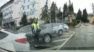 Хитрый Зильберт при наличии 9 нарушителей, остановил того кто не нарушал. ГАИ Сочи.