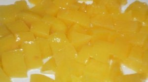 Творожный десерт с персиками