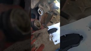 Замена передних тормозных колодок на iveco daily 35c15, 2008 г.в 3.0 дизель спарка, мебельный фурго