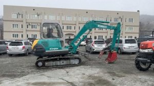 Японский экскаватор Kobelco Sk045 во Владивостоке.
