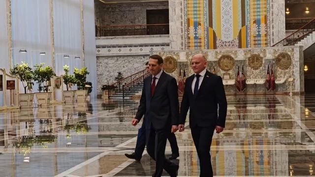Мирное решение на Украине подразумевает ее безъядерный статус, отмену дискриминационных законов ...