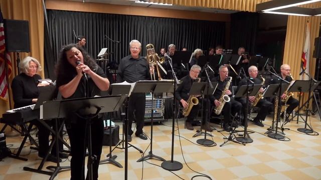 Sozo Jazz Band - Mambo Italiano смотреть онлайн