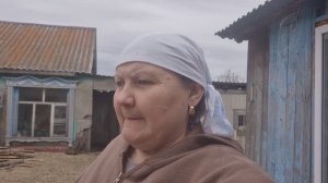 Название

Я очень боялась остаться без нее/Подлатали цыплятник/ немного забрали навоз
