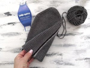 Модная вязаная шапка тыковка с интересной макушкой для всех