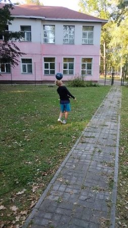 НА БОЛЬНИЧНОМ ДВОРИКЕ