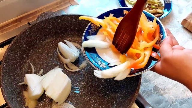 Фунчоза со свининой и овощами