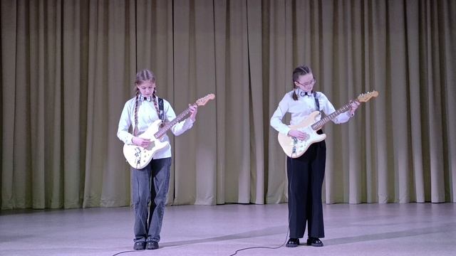 Будет счастье или нет - Ф.Джей.mp4. Исполняет дуэт: Харченко Анастасия и Сосновская Елизавета. смотреть онлайн