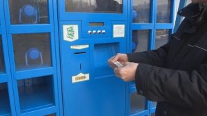 Вендинговый автомат с незамерзайкой в баклажках. (незамерзайка в дорогу)