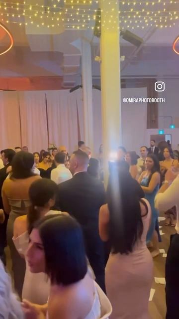 The Light Curve Photo Booth in action! 📸🤍 #wedding #photobooth #montreal смотреть онлайн