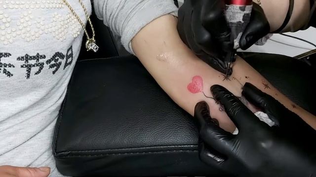 BABY PORTRAIT TATTOO TIME LAPSE / AYŞEGÜLE MİRA'NIN RESMİNİ DÖVME YAPTIK 🤩 BİZDE KALDILAR 😍 смотреть онлайн