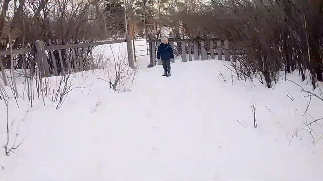 ОН ГУЛЯЕТ ОДИН ЕМУ 6 ЛЕТ|матов много|😱😱🤣. смотреть онлайн