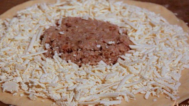 Пирог Подсолнух с мясом и фетой