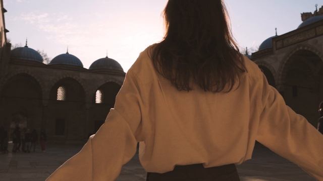 7304295-uhd_4096_1974_30fps