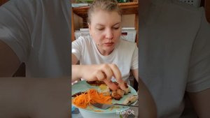 Мукбанг. Запеченая картошка, крылышки разного маринада, корейская морковь, соусы