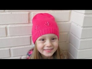 Красивая шапка бини спицами.