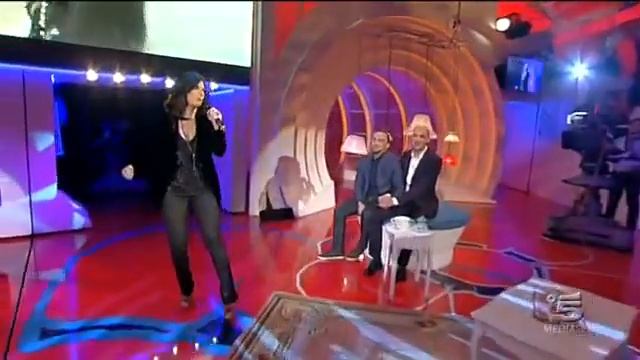 LAURA PAUSINI - DOVE RESTO SOLO IO !!!! смотреть онлайн