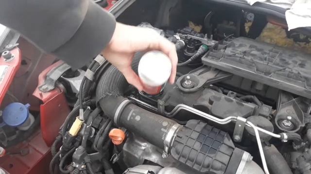 JE METS DU ANTI FUITE HUILE FACOM DANS LE MOTEUR смотреть онлайн