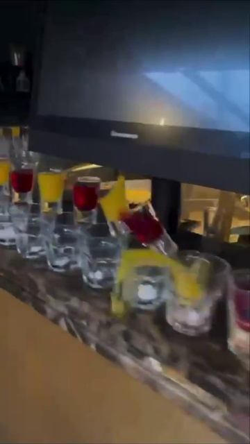 Барных  дел  мастер.