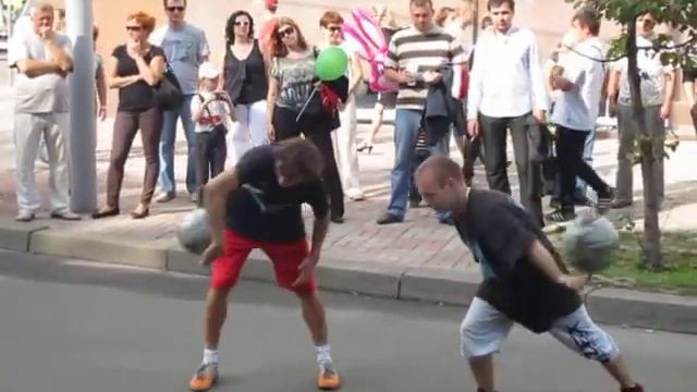 FootballFreestyle футбольно - баскетбольный фристайл  2011