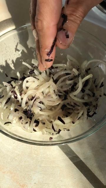 Жареный карась(пойманный своими руками)с отварной картошкой.Со вкусом и просто! Приятного аппетита🤗