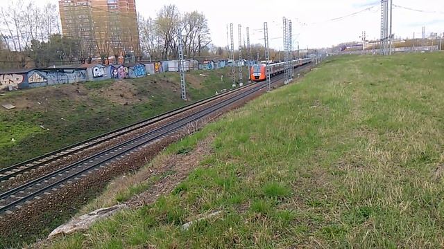 Электропоезд ЭС2ГП-012/007 следует до станции Белгород
