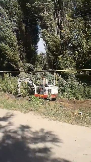 Удобный мини трактор для села и для траншей. смотреть онлайн