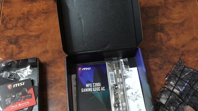 MSI MPG Z390I GAMING EDGE AC распаковка