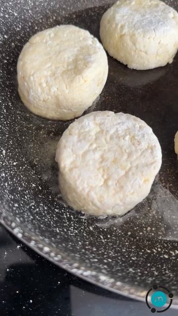 Идеальные сырники с вяленой клубникой Molecularmeal