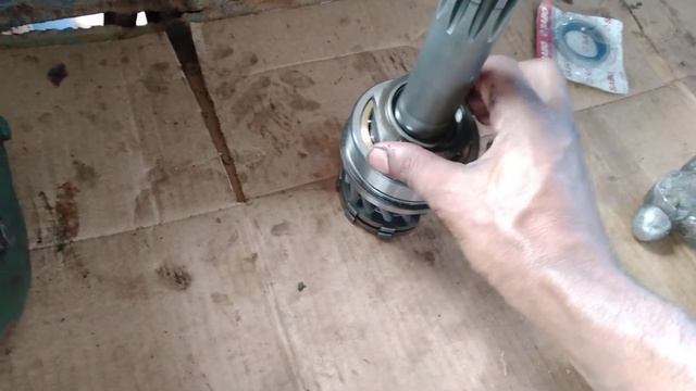 montagem do EIXO PILOTO DA CAIXA DE MARCHA DO 1113 смотреть онлайн