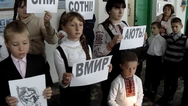 Шкільне життя. Фрагмент лінійки до Дня Гідності та Свободи смотреть онлайн