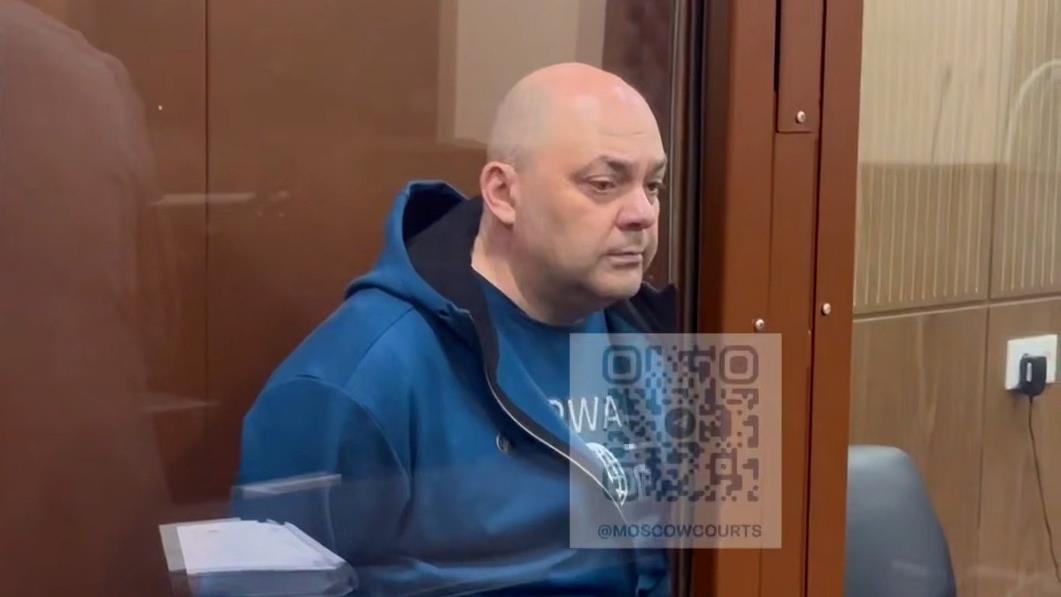 Появилось видео с бывшим губернатором Курской области в зале суда