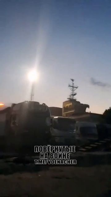 Пикирование дрона «Герань-2» по цели в портовой инфраструктуре Одесской области.