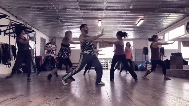 Andas en mi cabeza by Pablo Acuña.