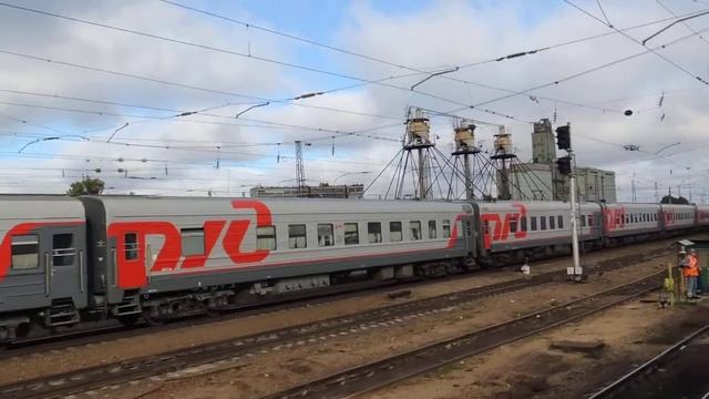 ЭП1М-513 с пассажирским поездом Москва-Новороссийск