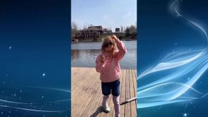 Павел Трубинер с женой и дочерью на рыбалке