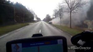 Франция. Горит машина.