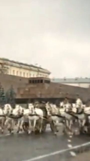 Тачанки на Параде Победы 1945 года.mp4