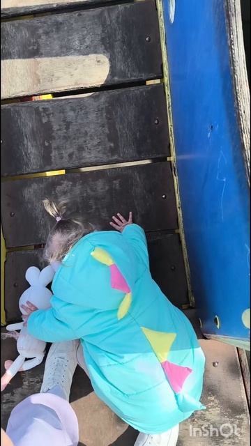 Мам, что она такая нервная?🐥