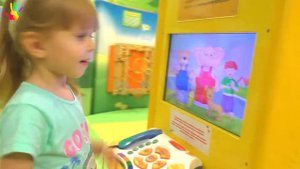 дети в развлекательном центре