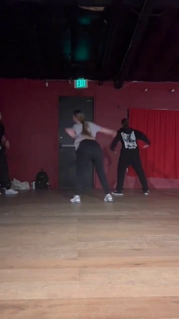 New Update Video of Shiloh Jolie Pitt dancing. смотреть онлайн