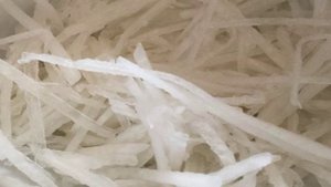 Витаминный салат из помидоров, огурцов и редьки