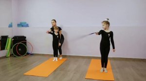 Вращение скакалкой влево-вправо