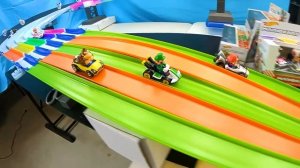 5 PACK HOT WHEELS MARIO KART 2 PISTAS RAINBOW ROAD 1 CAMPEON