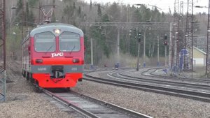 Электропоезд ЭД9М-255 на станции "СНЕЖНИЦА" (Красноярский край)