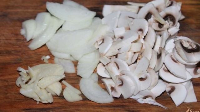 Скумбрия с грибами и сыром