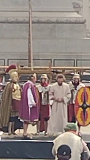 Pontius Pilate questions Jesus. #theatre #goodfriday #trafalgarsquare смотреть онлайн