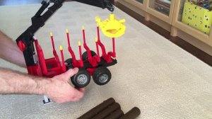 Прицеп-лесовоз с манипулятором Bruder