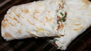 Лаваш с курицей, помидорами и сыром